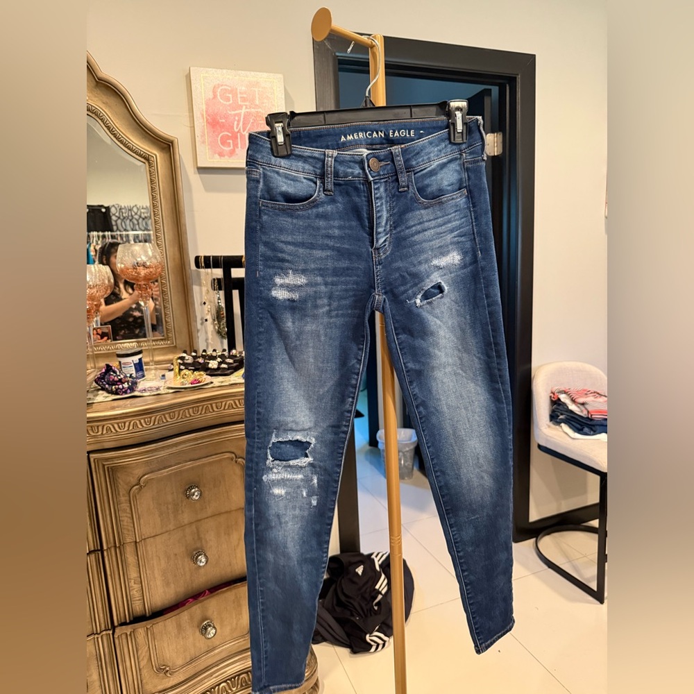 American Eagle Outfitters Women's Blue Distressed Jeans